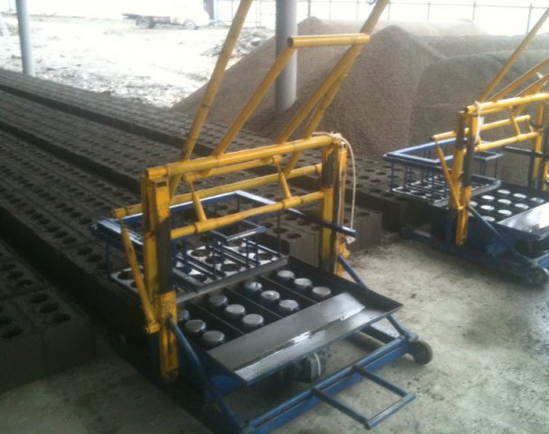 Промышленное оборудование для организации бизнеса на производстве песко-блоков.