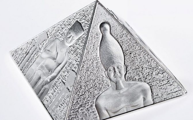 Серебряная монета - пирамида